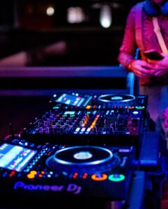 Featured Dj's and fun sets on Wonderlove Party Deck rooftop.